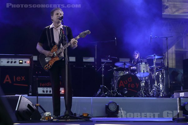 FRANZ FERDINAND - 2023-06-29 - PARIS - Parvis de l'Hotel de Ville - Alex Kapranos